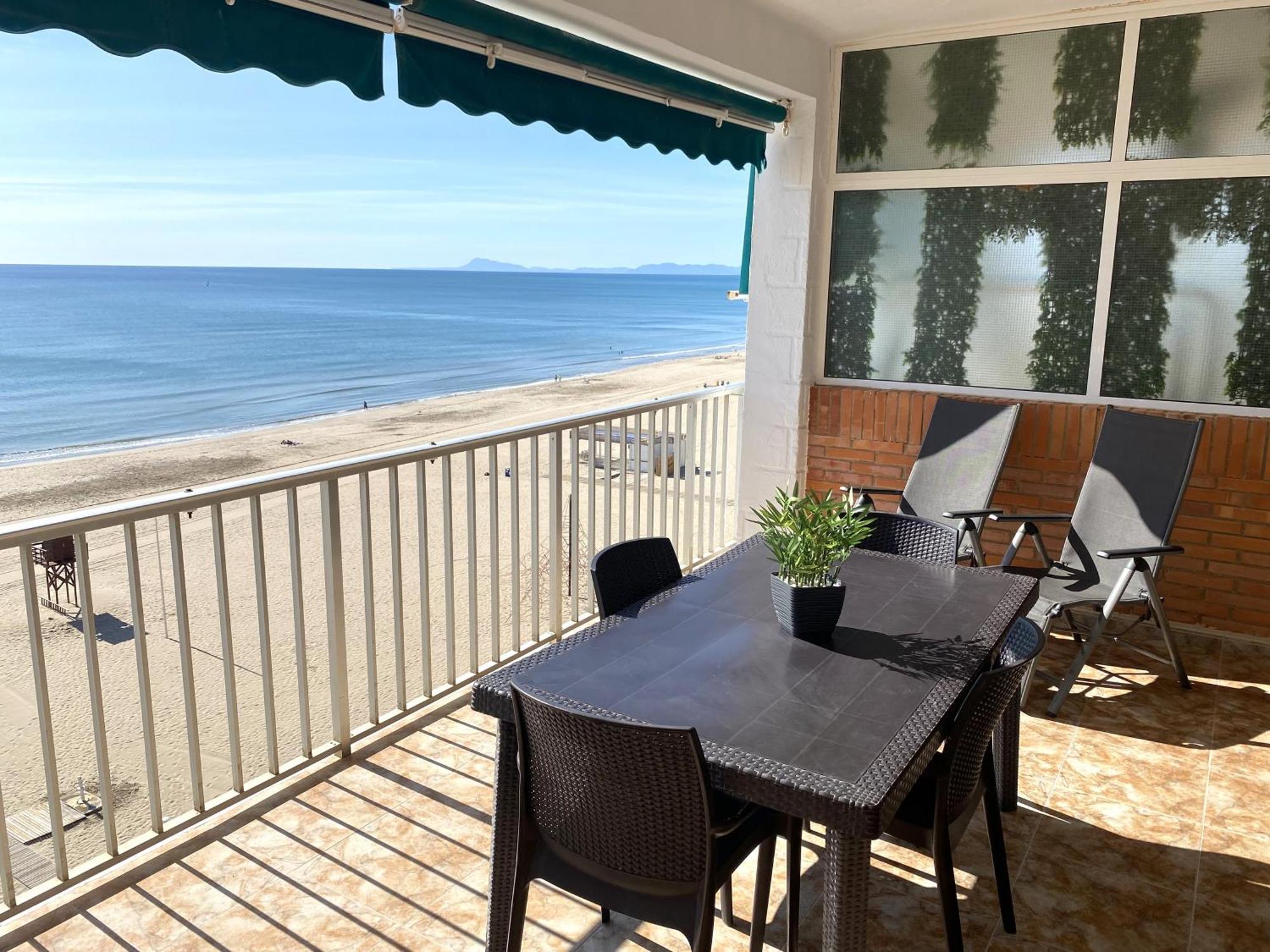 Beachfront And Renovated Apartment Cullera Exterior photo